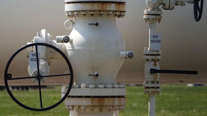 Унгария спря реверсивните газови доставки за Украйна