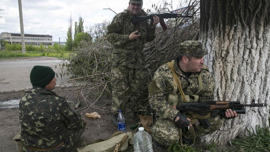 Четирима украински военни загинаха при сражения с проруски сепаратисти в Славянск