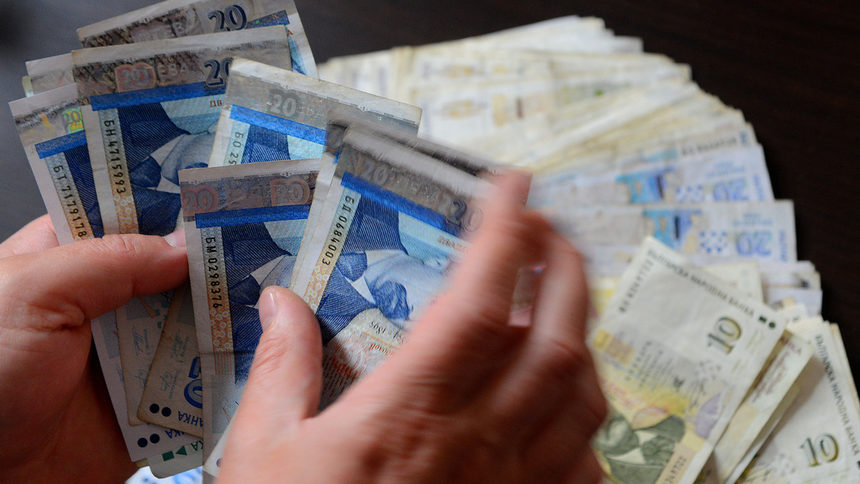 Какво пише в данъчните декларации на българските милионери