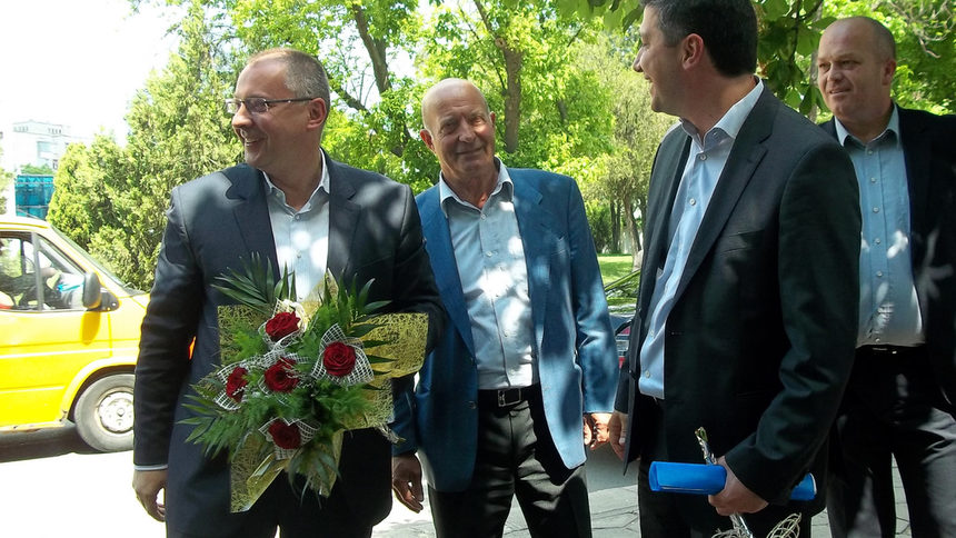 Стойнев пак ще вдига цената на въглищата (обновена)