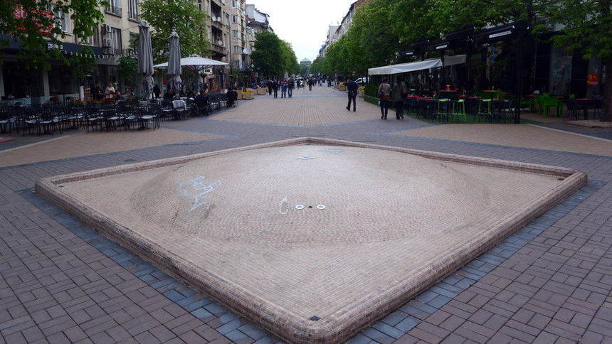 Под натиска на гражданите фонтанът на бул. "Витоша" може да бъде премахнат