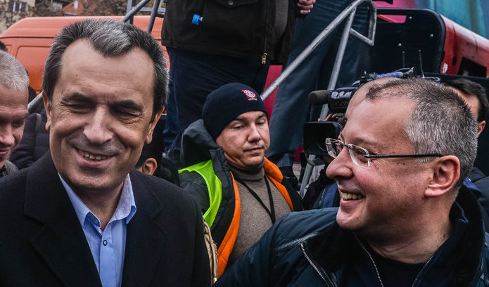 Сергей Станишев и Пламен Орешарски на митинг миналата година в подкрепа на правителството