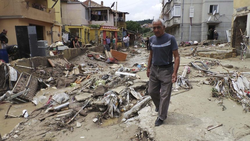 КНСБ създаде пункт в София за помощи за пострадалите от наводненията