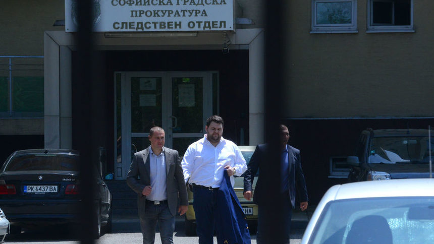 Депутатът от ДПС Делян Пеевски беше разпитан в Столичната следствена служба