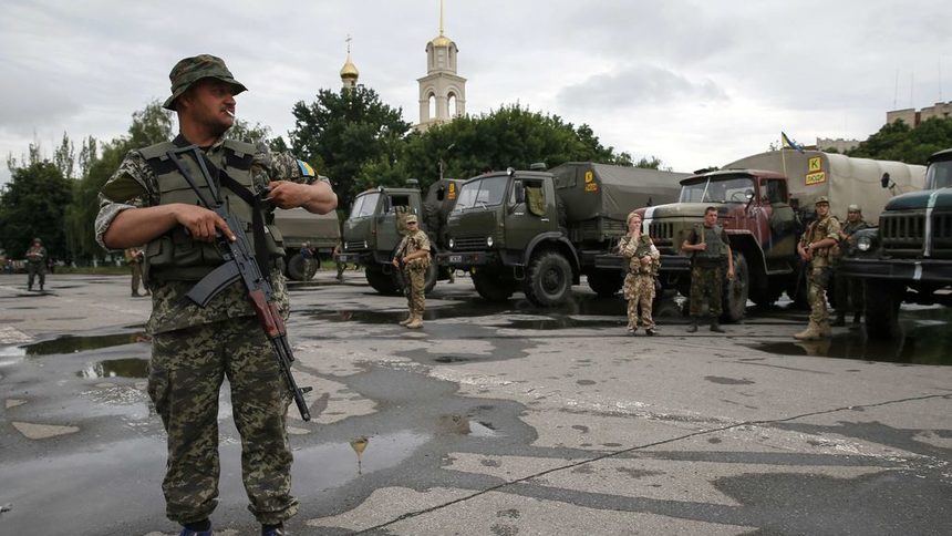 Войници от украинската армия в Славянск
