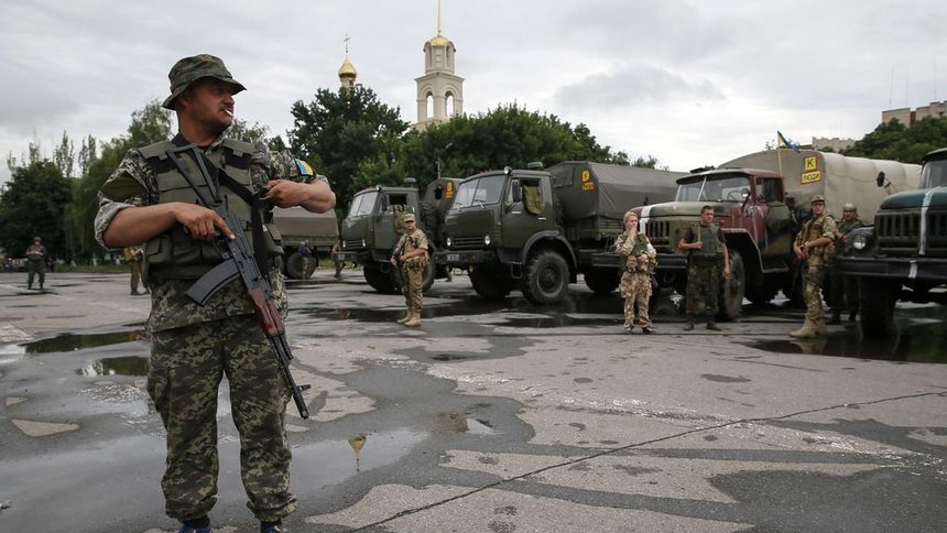 Войници от украинската армия в Славянск