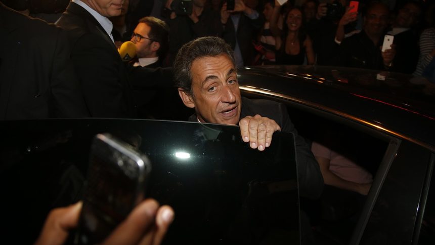 "Монд" твърди, че разполага със скандални телефонни записи на Саркози