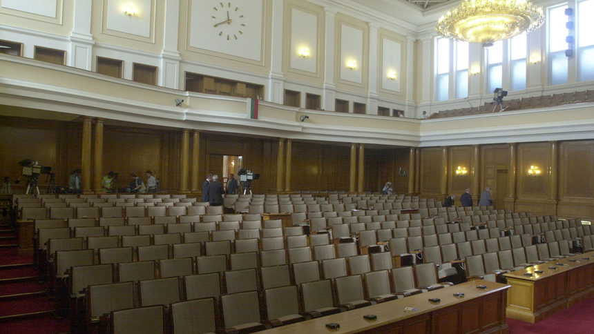 Народното събрание няма да заседава днес заради отсъствието на ГЕРБ