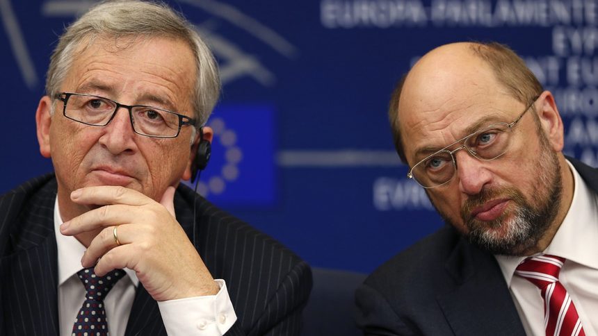 Мартин Шулц (вдясно) предупреди, че Европарламентът няма да одобри екипа на Юнкер, ако в него няма достатъчно жени.