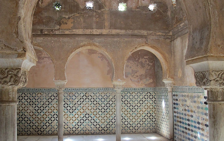 Хамамът в Гранада, Испания, наскоро стана първата стара арабска баня в континентална Европа, отворена повторно за къпане след XVI в.