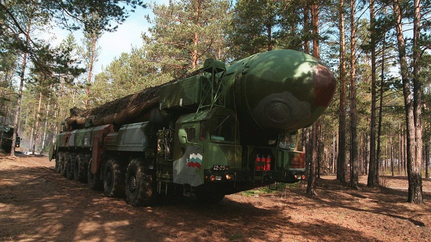 Междуконтинентална ракета СС-25 Топол на учение през 1995 г. (Снимката е архивна)
