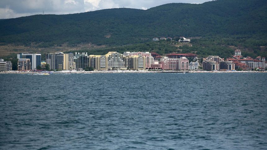 През юли хотелите отчитат с 3.4% по-малко нощувки, но повече приходи