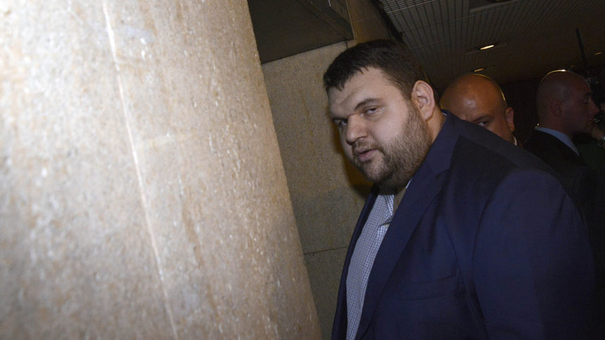Банката за развитие финансирала свързани с Пеевски дружества