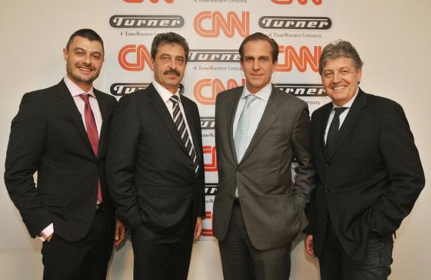 По времето когато Цветан Василев гордо позираше като консулнант на ТВ7, а Николай Бареков - като изпълнителен директор и в медиата нямаше таван за разходи. Кадърът е от обявено споразумение със CNN.