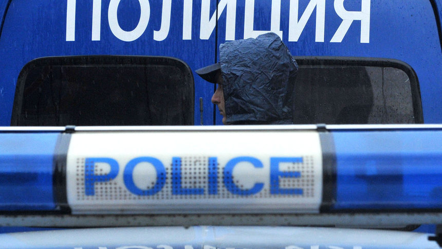 Мъж е задържан, след като стреля и се барикадира в дома си в Бузовград (обновена)