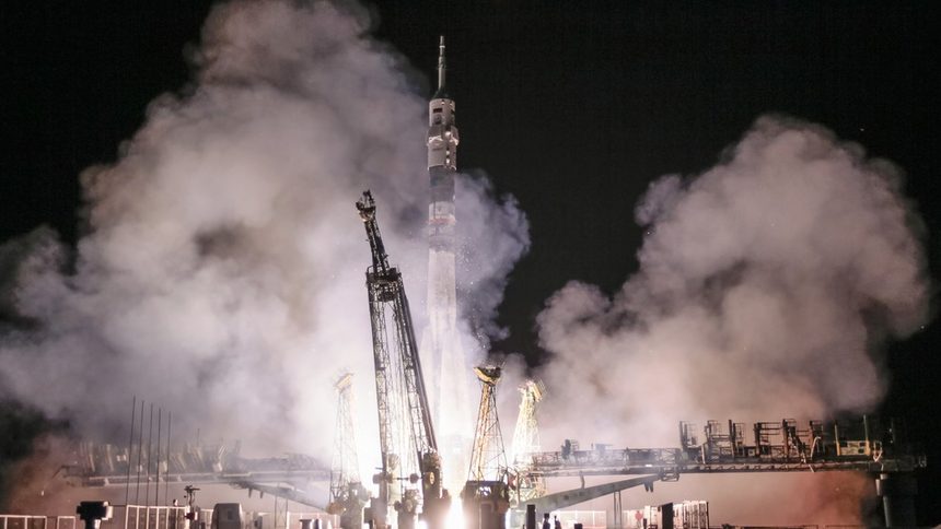 Рускиня e в космоса за пръв път от 17 години (видео)