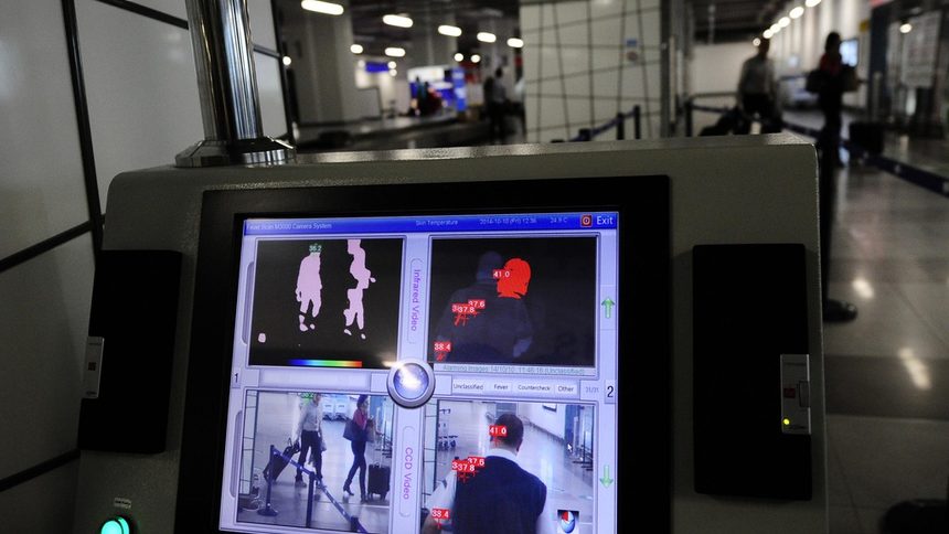 Множество летища по света въведоха по-строг контрол с термокамери, за да следят за хора с възможни симптоми на Ебола.