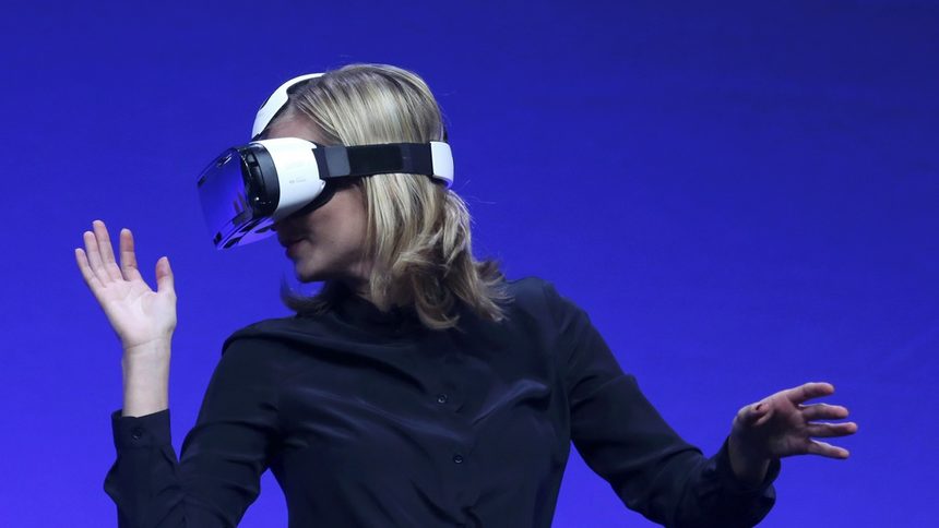 Samsung Gear VR е разработен заедно с Oculus и е сред първите виртуални очила, които ще са достъпни на масовия пазар.