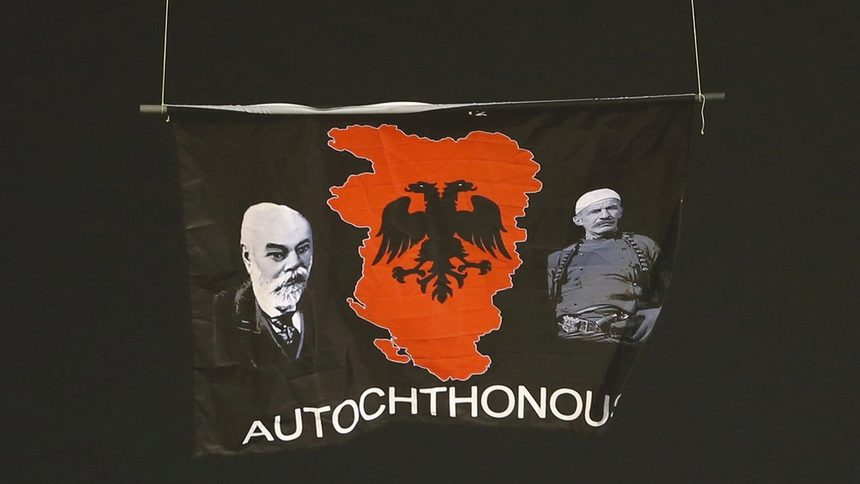 Появата на знамето на Велика Албания доведе до хаоса на терена в Белград