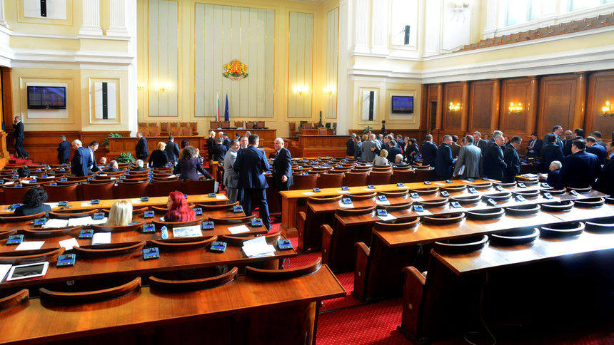 Парламентът върна на първо четене устройството на службите от времето на Цветанов