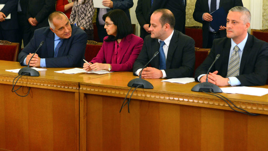 Кунева се оплакала на Борисов, че партията й е без областен управител