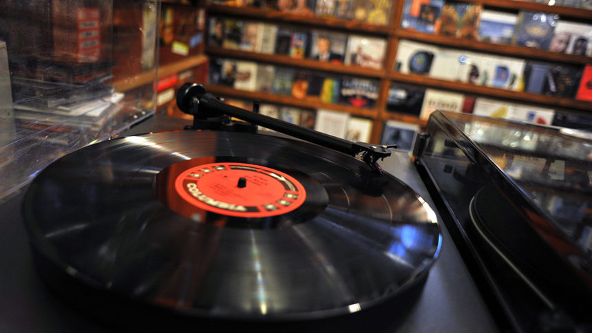 Продажбите на грамофонни плочи са на път да изравнят рекорда си от осемдесетте