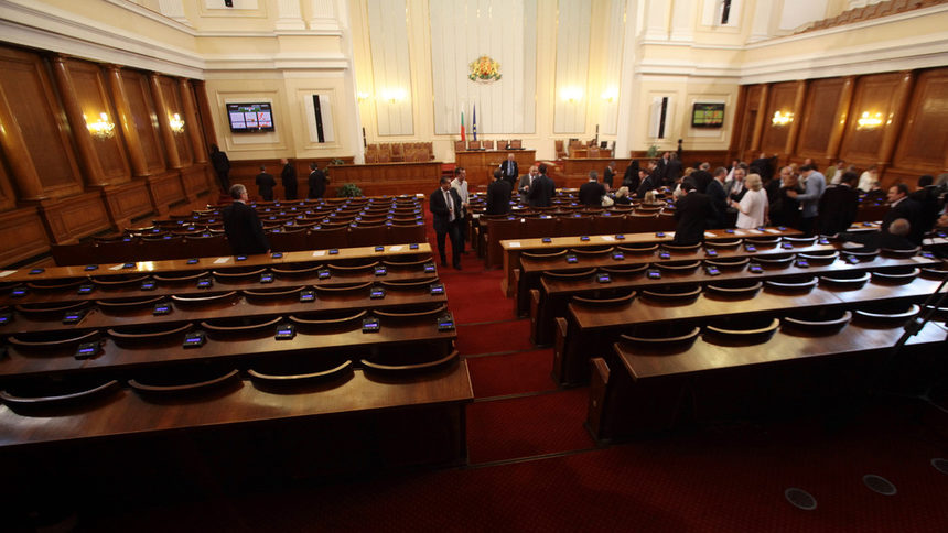 Депутатите отново удължиха мораториума за придобиване по давност на публични имоти