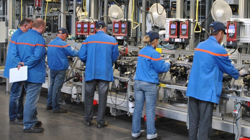 Колко е животът на новите мотори, или на гости в най-модерния завод за двигатели на групата PSA
