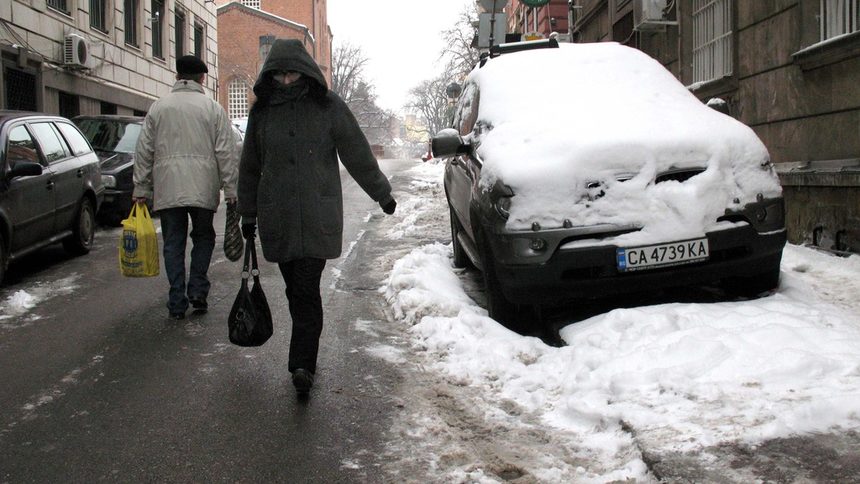 Общината е наложила 150 глоби за непочистен сняг в София