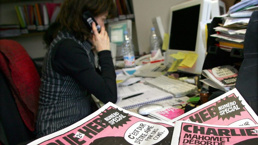 Журналист в нюзрума на "Шарли Ебдо" (снимката е архивна)