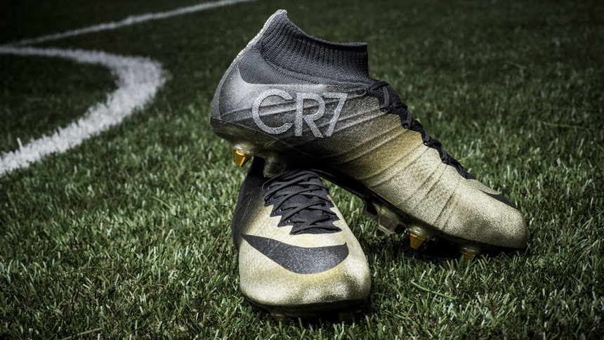 Новата серия на "CR7", в чест на третата спечелена "Златна топка" от Роналдо.