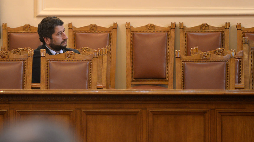 Министър Христо Иванов в парламента