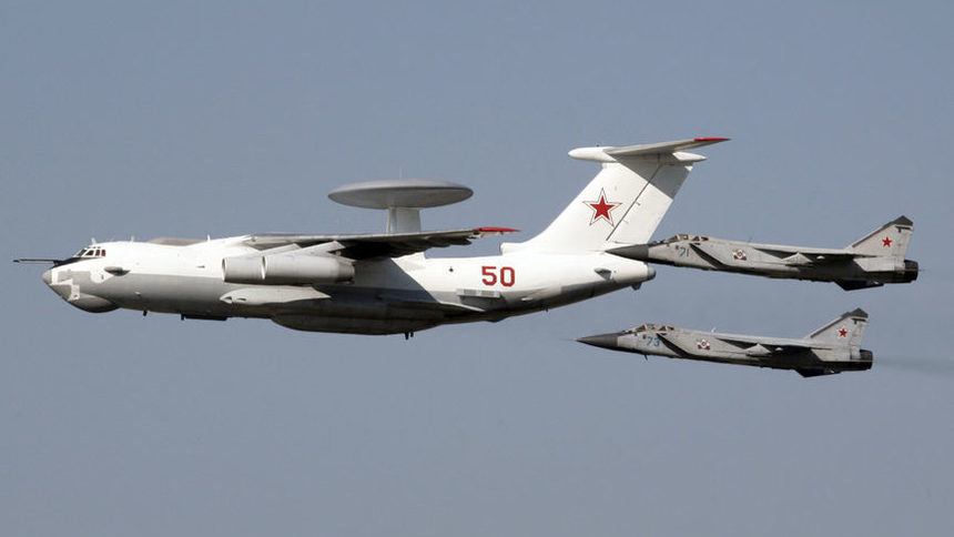 МиГ-31 ескортират самолет за въздушен контрол А-50 (снимката е архивна)