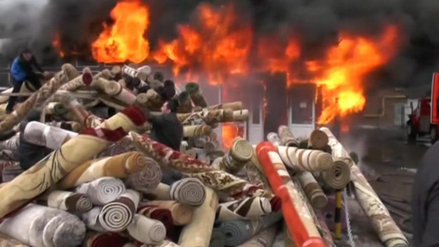 Пожар в търговски център в Казан отне живота на поне 25 души (видео)