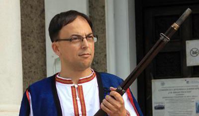 Вангелов е магистър по история и география и по право от ВТУ "Св. Св. Кирил и Методий", а към момента е юрисконсулт на Фондация ВМРО. Снимката е от в. "Борба".