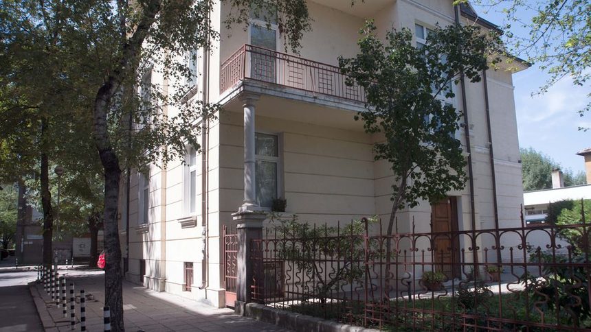 Къщата, предмет на сделката