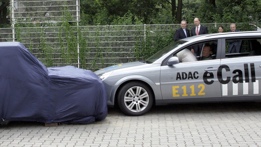 От 2018 г. устройство ще съобщава автоматично на 112 за катастрофа
