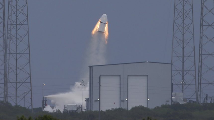 SpaceX успешно тества капсула за астронавти (видео)
