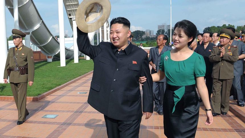 Ким Чен Ун и съпругата му