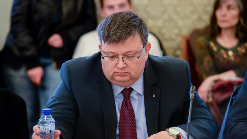 По разпореждане на главния прокурор Сотир Цацаров в прокуратурите и следствените отдели започва обсъждането на идеите за промени в Конституцията и закона за съдебната власт, съобщавата от пресцентъра на държавното обвинение.