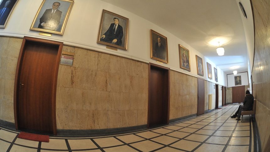 Служебният ректор на Стопанската академия започнал натиск над служители (обновена)