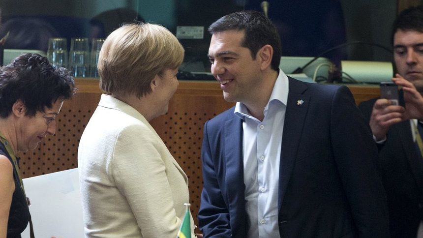 Ципрас поздравява Меркел (на среща през седмицата) 