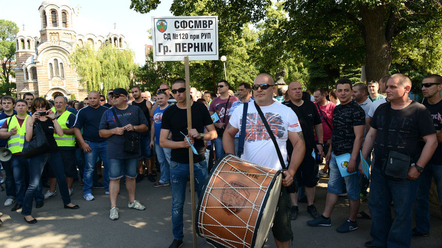 Протестите на полицаите започнаха преди повече от 40 дни и въпреки няколкото опита за преодоляването на напрежението, все още няма сближаване на позициите между синдикатът и ръководството на МВР