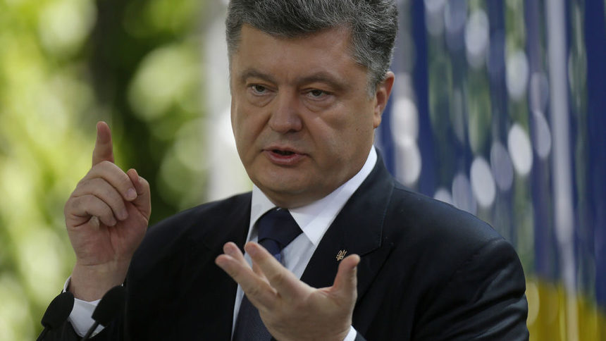 "Децентрализацията ще ни опази от авторитаризъм и диктатури", заяви президентът на Украйна Петро Порошенко.