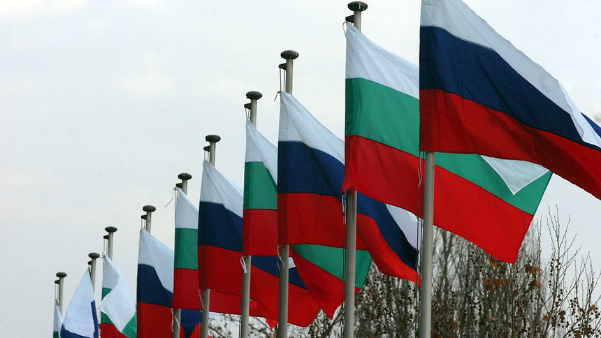 Позитивното отношение на българите към Русия е най-ниското след анексирането на Крим