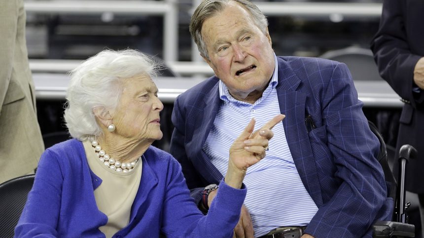 Бившият президент Джордж Буш старши и съпругата му Барбара