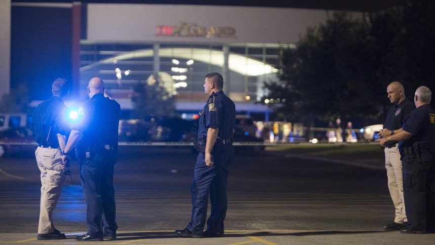 Двама бяха убити, а седем ранени при стрелба в кино в Луизиана