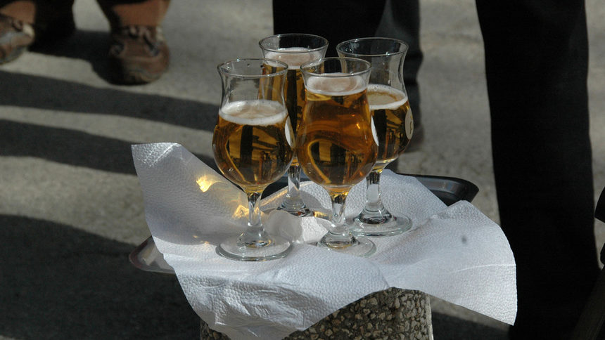Заради кризата сърбите намалили пиенето на бира с 33 %