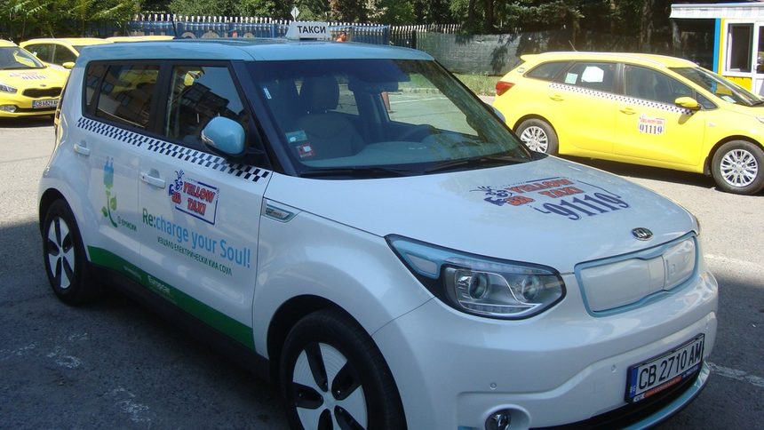 Безплатно такси на ток тръгна пилотно в София