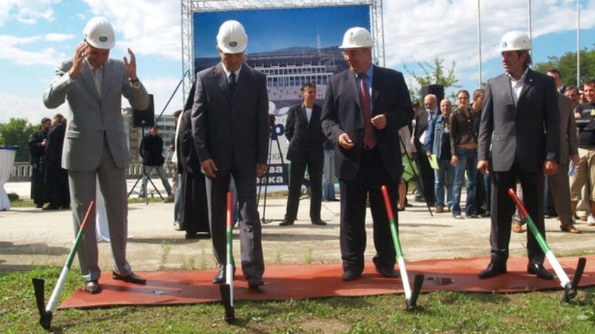 Първата копка на "Спортен комплекс Варна" през 2007. От дясно на ляво: Борислав Гуцанов (бивш председател на ОбС - Варна), Кирил Йорданов (бивш кмет), Петър Кандиларов (бивш областен управител) и Марин Митев (изп. директор на "Химимпорт").